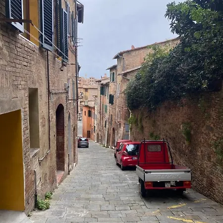 La Finestra Sulla Torre Sienne